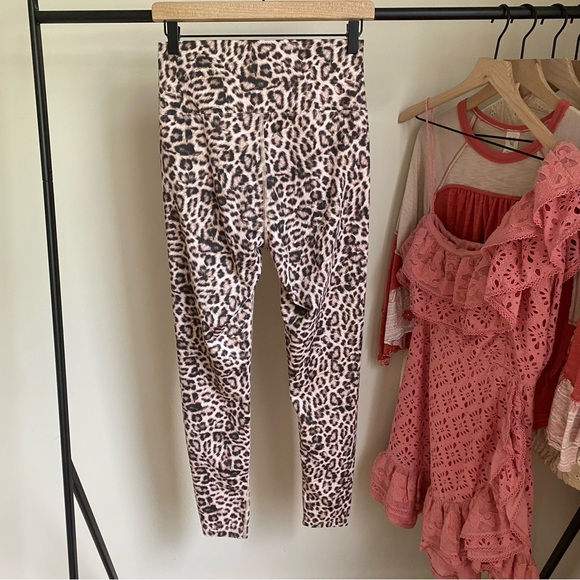 Beach Riot Leopard Leggings - Picture 4 of 6